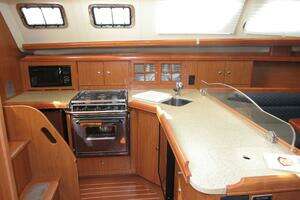 2008 Hunter 41 Deck Salon thumbnail 15