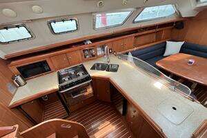 2008 Hunter 41 Deck Salon thumbnail 16