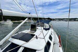 2008 Hunter 41 Deck Salon thumbnail 31