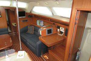 2008 Hunter 41 Deck Salon thumbnail 19