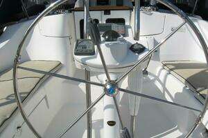 2008 Hunter 41 Deck Salon thumbnail 7