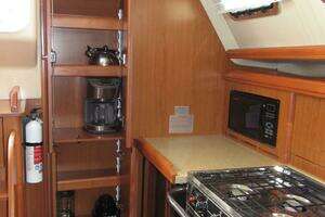 2008 Hunter 41 Deck Salon thumbnail 18