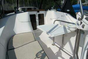 2008 Hunter 41 Deck Salon thumbnail 39