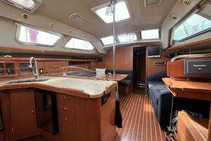 2008 Hunter 41 Deck Salon thumbnail 10