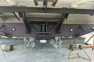 2005 Sea Ray 420 Sundancer thumbnail 25