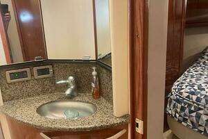 2005 Sea Ray 420 Sundancer thumbnail 6
