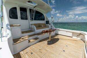 2017 Viking 66 Convertible thumbnail 4