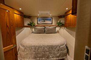 2017 Viking 66 Convertible thumbnail 31
