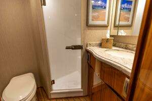 2017 Viking 66 Convertible thumbnail 33