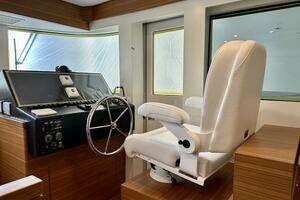 2027 Outback Yachts 50 thumbnail 12