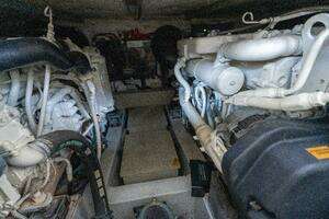 2013 Azimut 40 Flybridge thumbnail 73