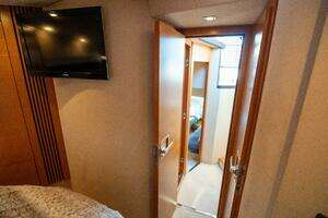 2013 Azimut 40 Flybridge thumbnail 38