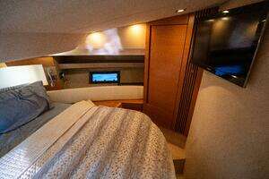 2013 Azimut 40 Flybridge thumbnail 49