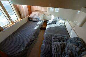 2013 Azimut 40 Flybridge thumbnail 32