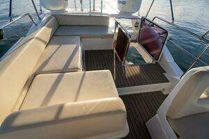 2013 Azimut 40 Flybridge thumbnail 56