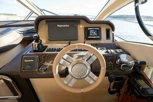 2013 Azimut 40 Flybridge thumbnail 29