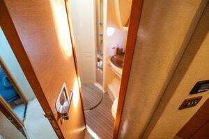 2013 Azimut 40 Flybridge thumbnail 48