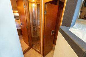 2013 Azimut 40 Flybridge thumbnail 20