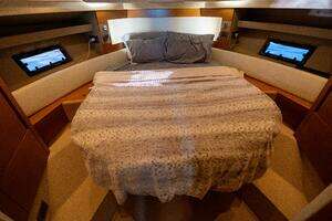 2013 Azimut 40 Flybridge thumbnail 47