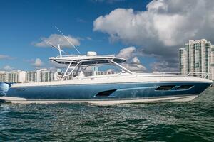 40FT (12.19M) INTREPID Worth Avenue Yachts