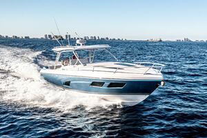 40FT (12.19M) INTREPID yacht for sale