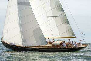 KIRAWAN 1936 Rhodes Bermuda Cutter Yacht For Sale in Portsmouth 