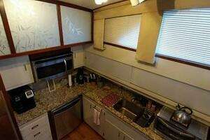 1976 Bertram Flybridge MY thumbnail 11