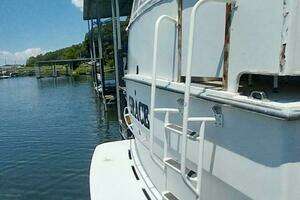 1976 Bertram Flybridge MY thumbnail 33
