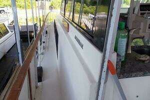 1976 Bertram Flybridge MY thumbnail 52