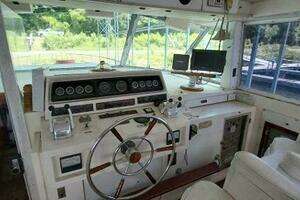 1976 Bertram Flybridge MY thumbnail 37