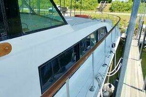 1976 Bertram Flybridge MY thumbnail 53