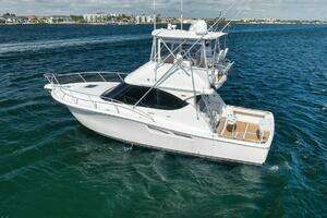 2015 Tiara Yachts Tiara 390 Convertible thumbnail 3