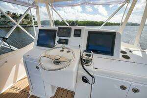 2015 Tiara Yachts Tiara 390 Convertible thumbnail 15