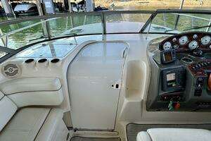 2004 Rinker 342 Fiesta Vee thumbnail 32