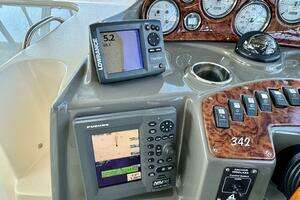 2004 Rinker 342 Fiesta Vee thumbnail 30