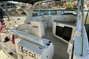 2004 Rinker 342 Fiesta Vee thumbnail 14