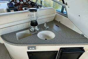 2004 Rinker 342 Fiesta Vee thumbnail 18