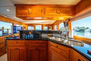 2006 Offshore Yachts 72 Pilothouse thumbnail 29