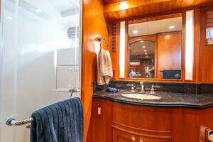 2006 Offshore Yachts 72 Pilothouse thumbnail 44