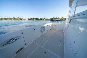 2006 Offshore Yachts 72 Pilothouse thumbnail 10