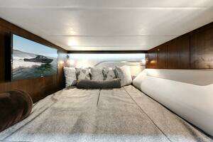 2023 Cruisers Yachts 42 GLS OB thumbnail 20