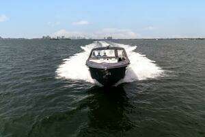 2023 Cruisers Yachts 42 GLS OB thumbnail 8