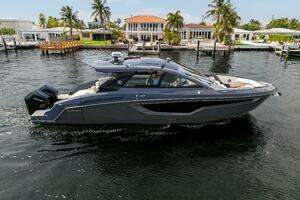 2023 Cruisers Yachts 42 GLS OB thumbnail 4