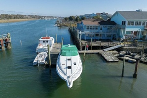 Calhoun s Saloon 42ft Sea Ray Yacht For Sale
