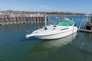 Calhoun s Saloon 42ft Sea Ray Yacht For Sale