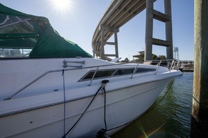 Calhoun s Saloon 42ft Sea Ray Yacht For Sale