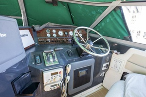Calhoun s Saloon 42ft Sea Ray Yacht For Sale