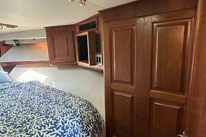1990 Viking 38C thumbnail 13