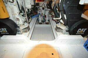 1990 Viking 38C thumbnail 21
