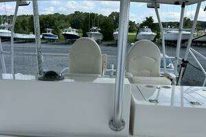 1990 Viking 38C thumbnail 19